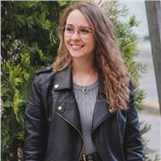 Una chica que acaba de empezar en el mundo laboral pero con un gran entusiasmo por aportar mi granito de arena a esta sociedad.